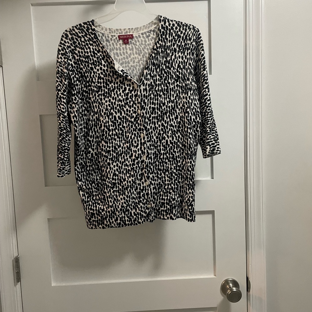 Stylish Black and White Leopard Print Women's Top